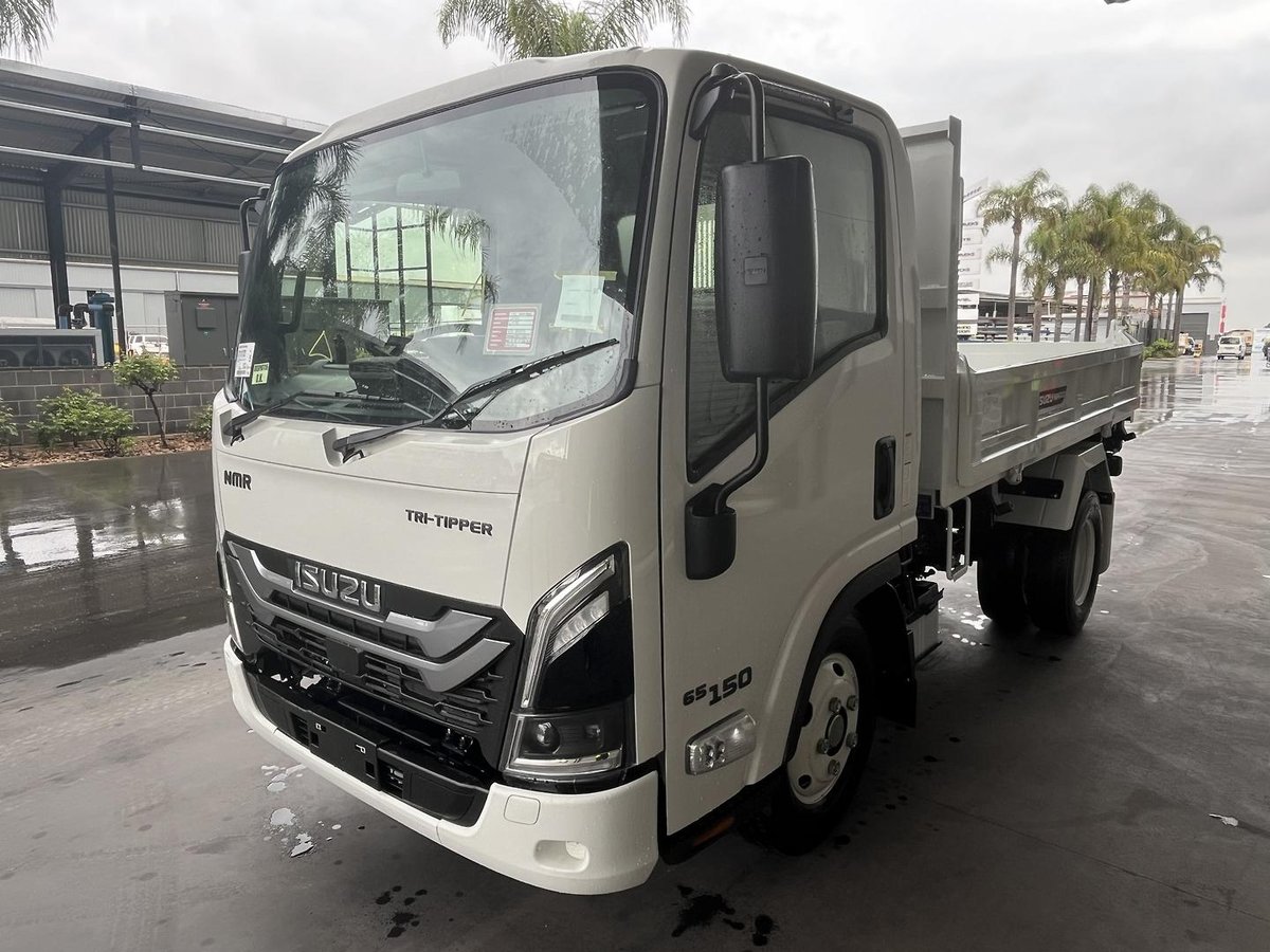2026 Isuzu N Series image 15