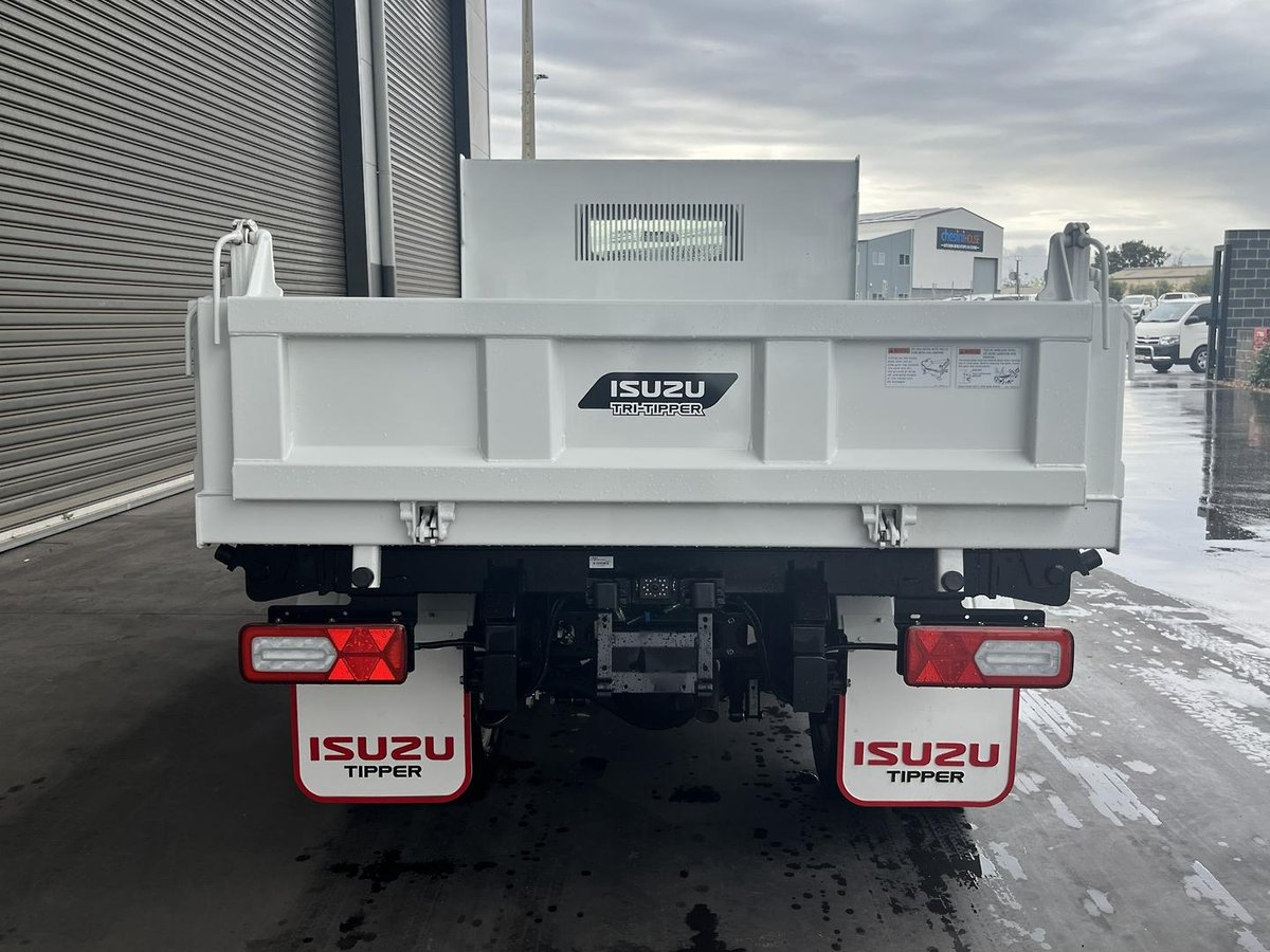 2026 Isuzu N Series image 8