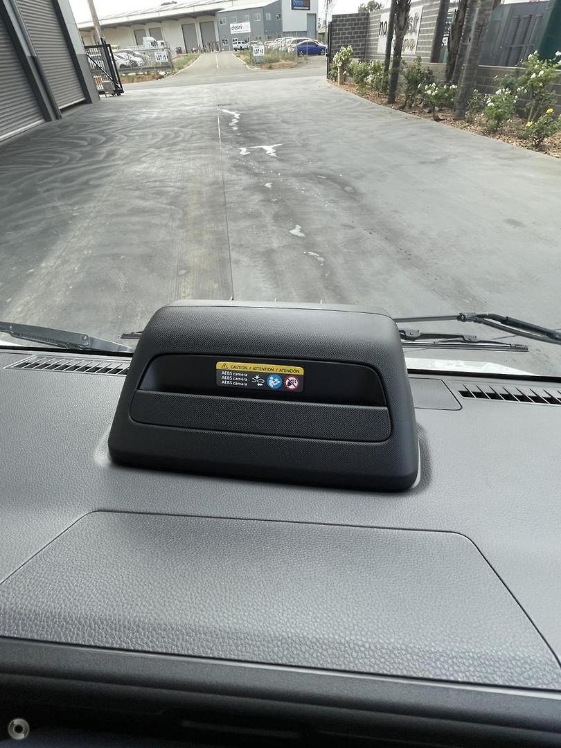 2025 Isuzu N Series image 15