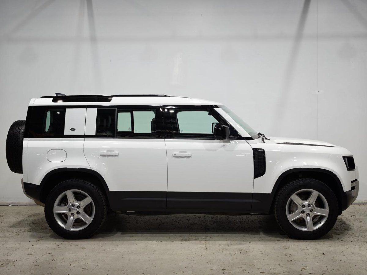 2023 Land Rover Defender 110 D300 SE L663 MY23.5 AWD image 5
