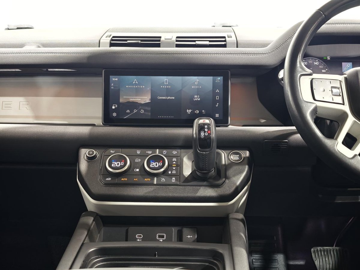 2023 Land Rover Defender 110 D300 SE L663 MY23.5 AWD image 14