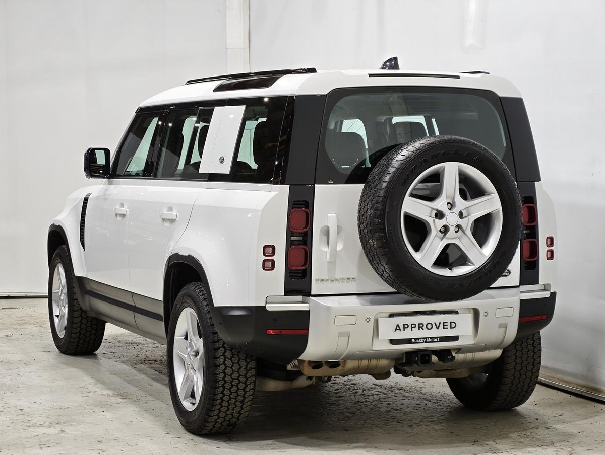 2023 Land Rover Defender 110 D300 SE L663 MY23.5 AWD image 2