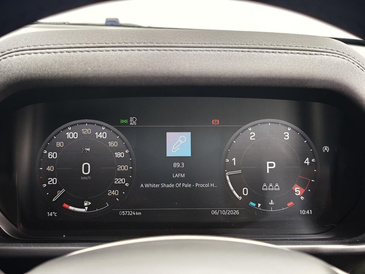 2023 Land Rover Defender 110 D300 SE L663 MY23.5 AWD image 16