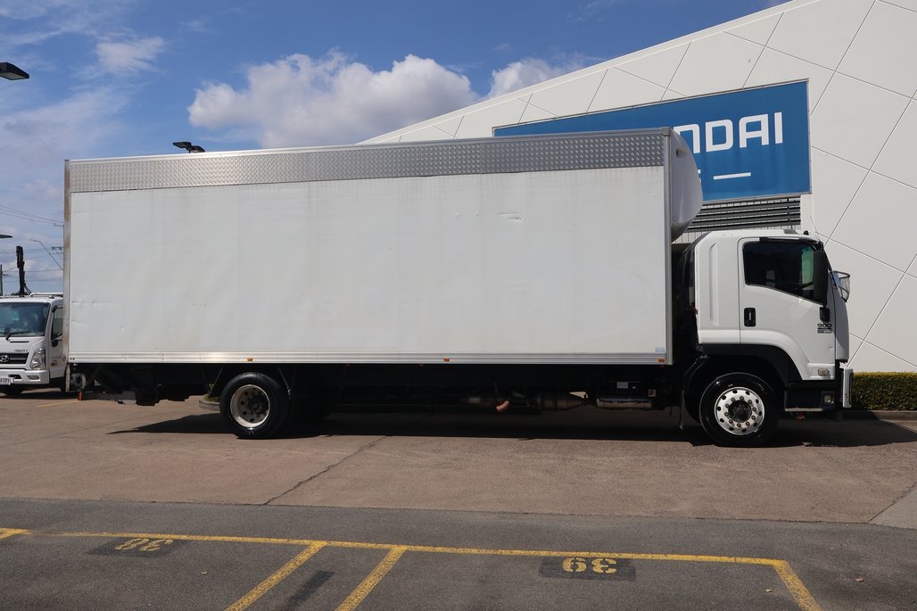 2015 ISUZU FTR 900 image 10