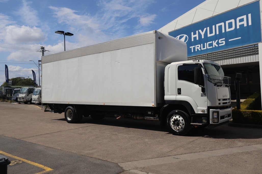 2015 ISUZU FTR 900 image 11