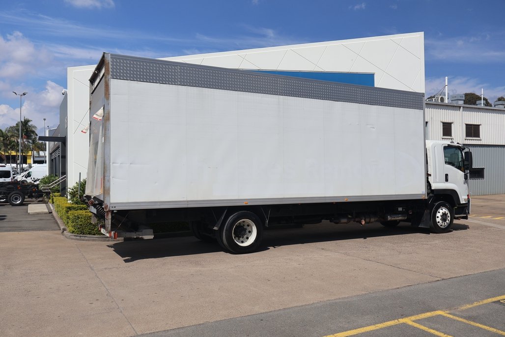 2015 ISUZU FTR 900 image 12