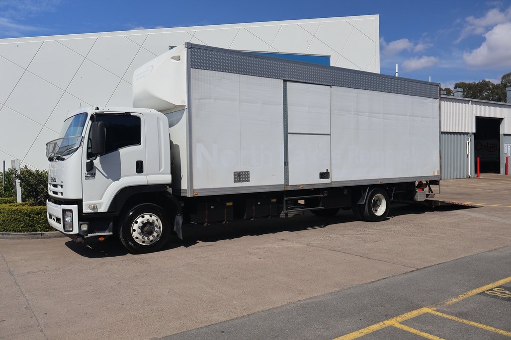 2015 ISUZU FTR 900 image 2