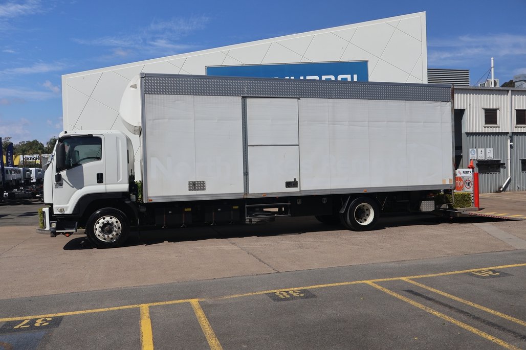 2015 ISUZU FTR 900 image 3