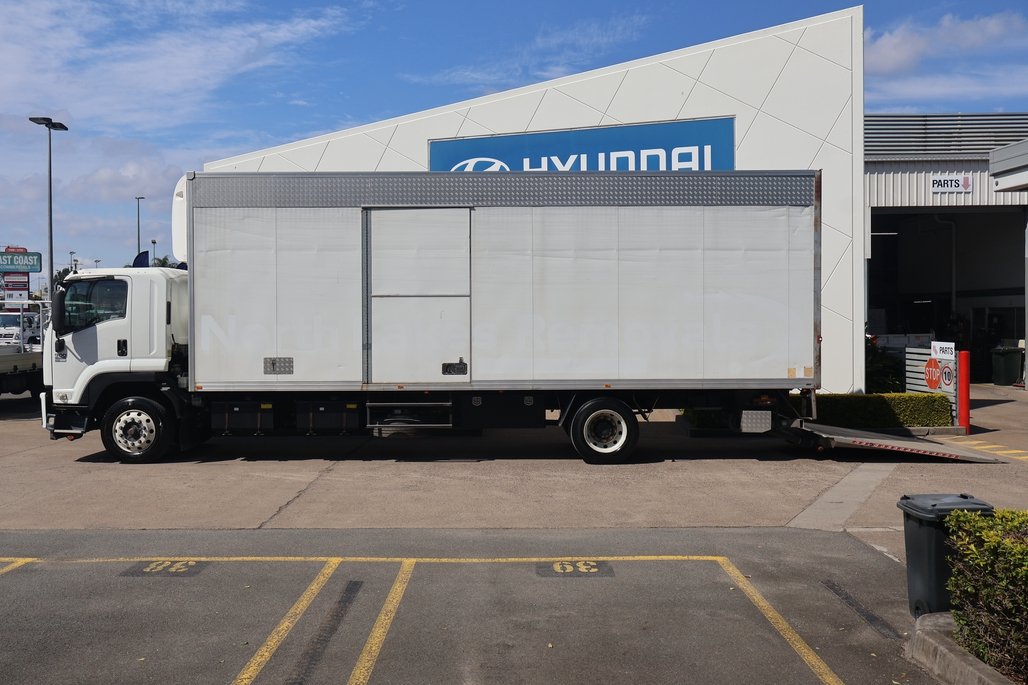 2015 ISUZU FTR 900 image 4