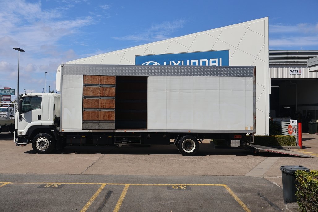 2015 ISUZU FTR 900 image 5