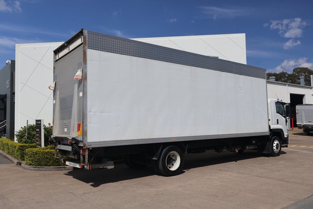 2015 ISUZU FTR 900 image 7