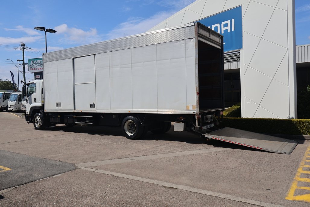 2015 ISUZU FTR 900 image 9