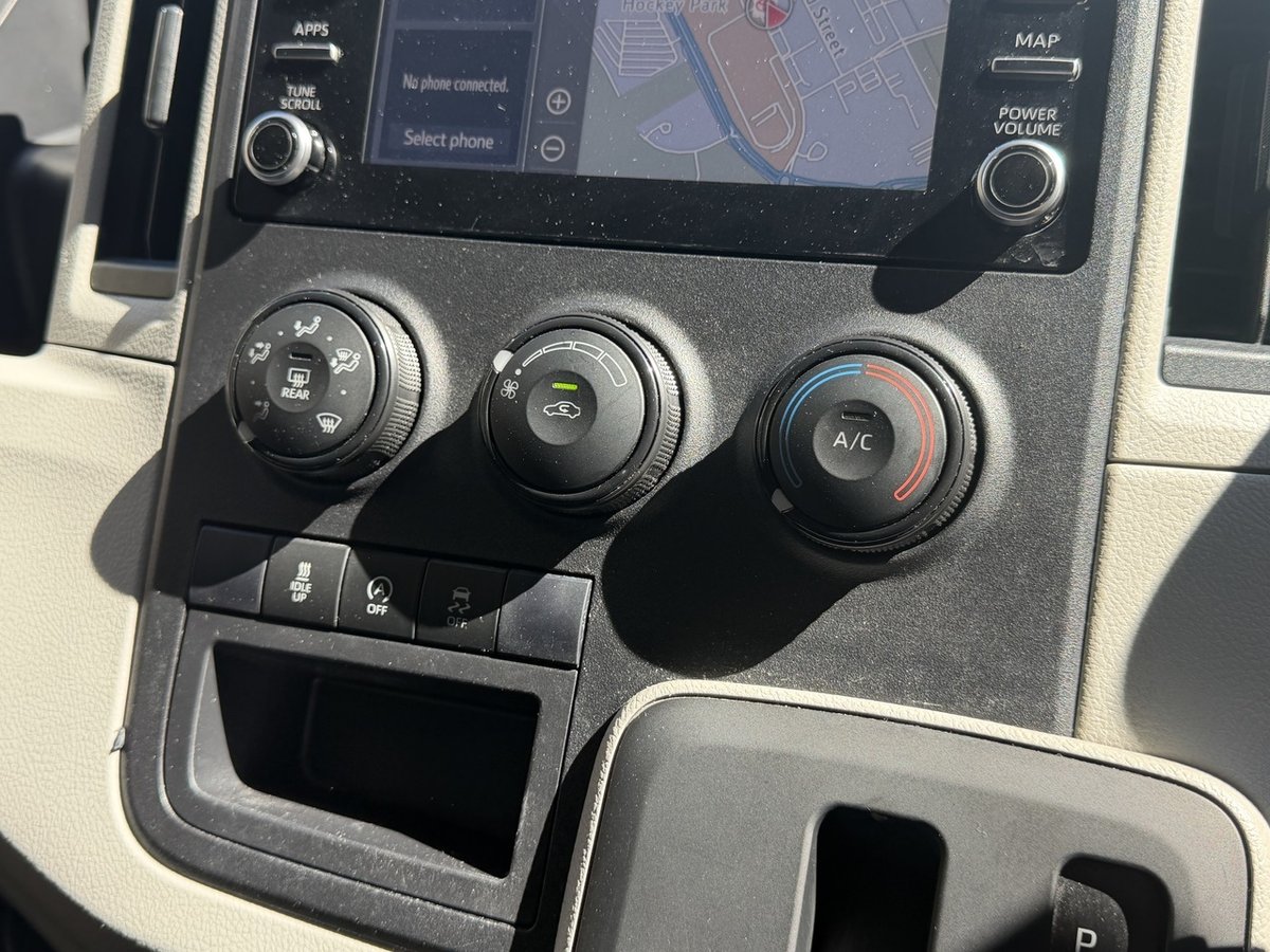2019 Toyota HiAce image 14