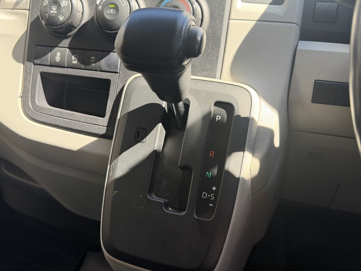 2019 Toyota HiAce image 15