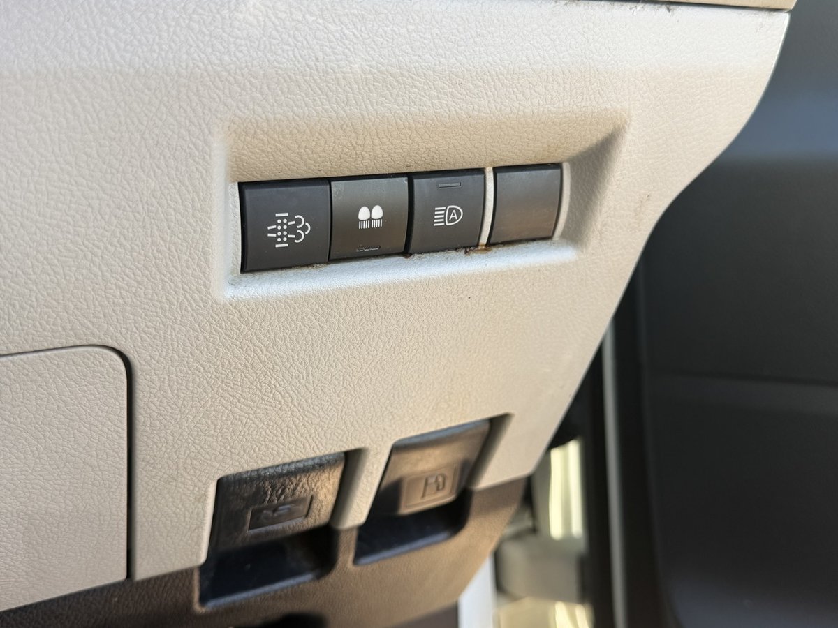 2019 Toyota HiAce image 18