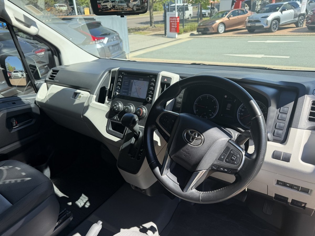 2019 Toyota HiAce image 21