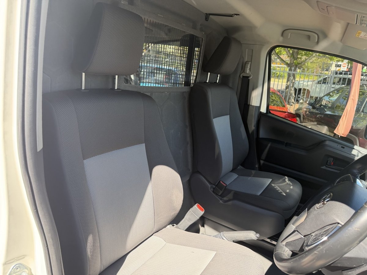2019 Toyota HiAce image 22
