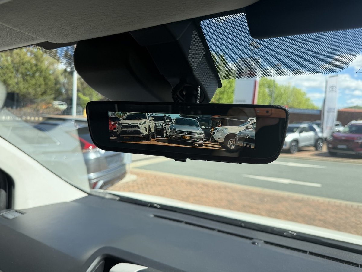 2019 Toyota HiAce image 23