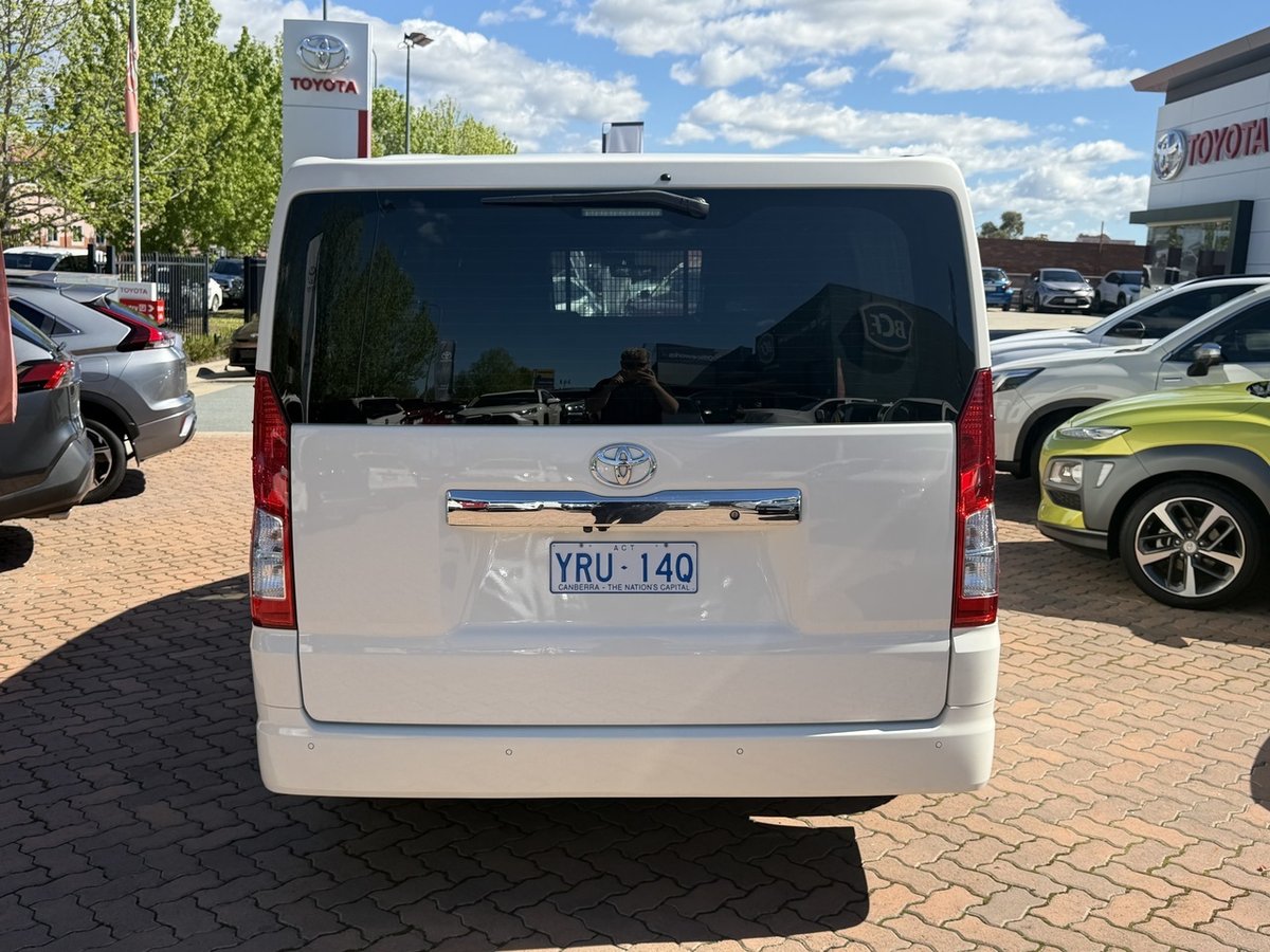 2019 Toyota HiAce image 5