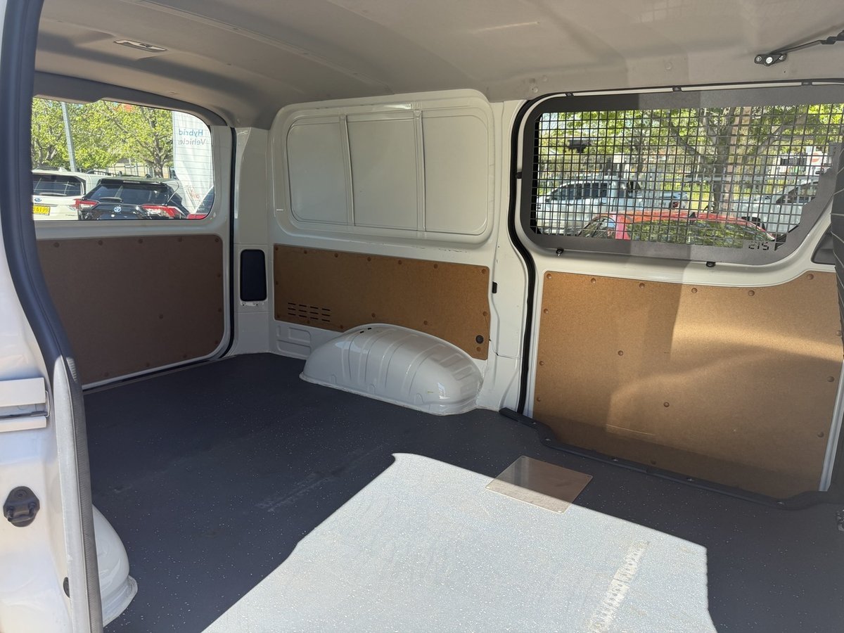 2019 Toyota HiAce image 8