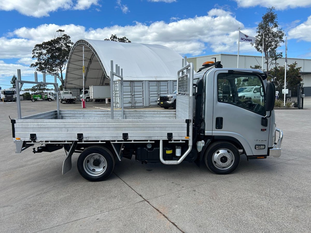 2016 Isuzu N Series NLR 45-150 Traypack image 10
