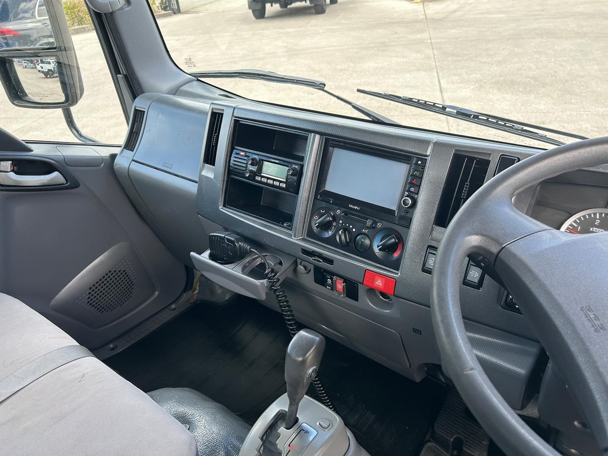 2016 Isuzu N Series NLR 45-150 Traypack image 15