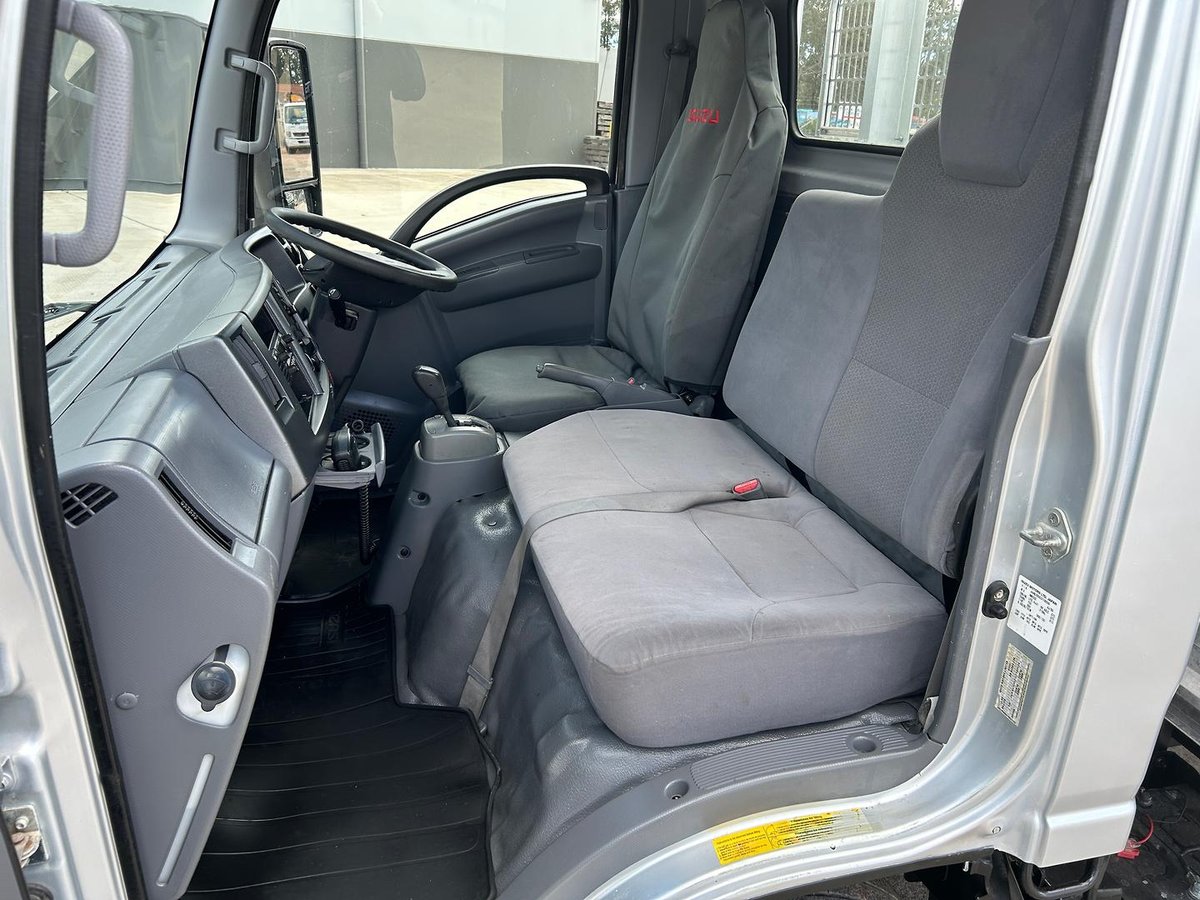 2016 Isuzu N Series NLR 45-150 Traypack image 17