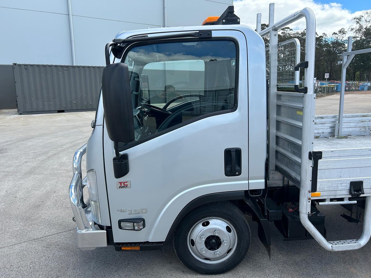 2016 Isuzu N Series NLR 45-150 Traypack image 4