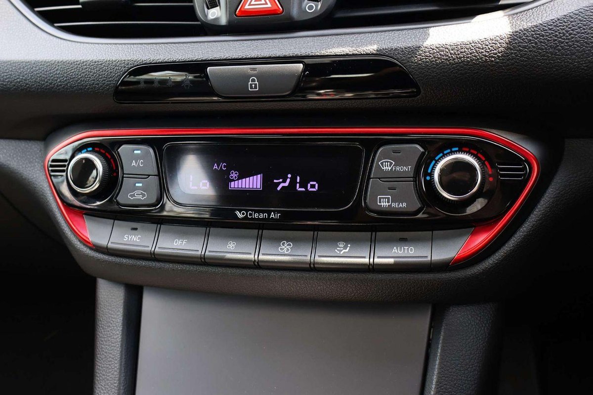 2017 Hyundai i30 SR Premium PD MY18 image 15