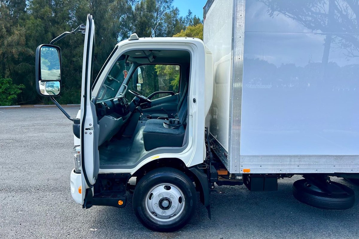 2021 Hino 300 Series 616 image 24