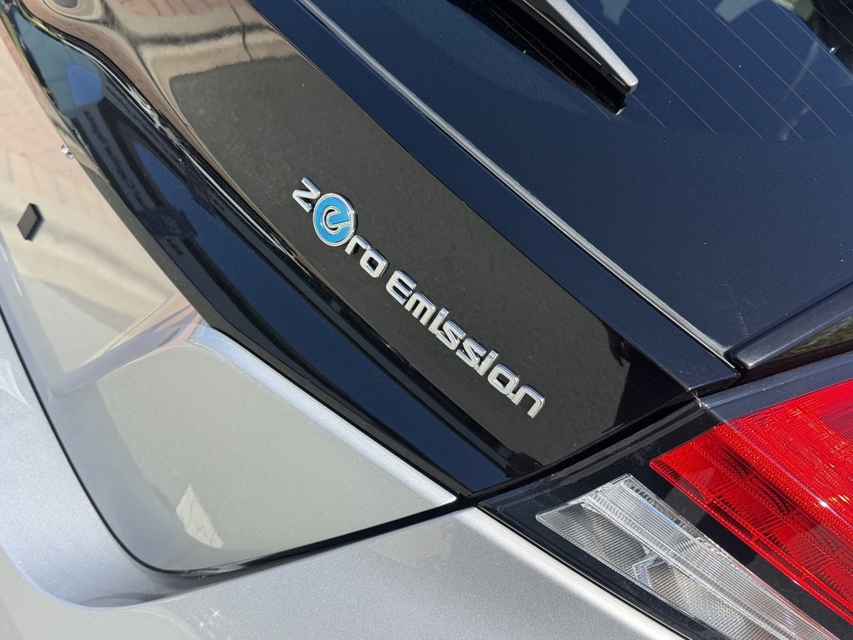 2019 Nissan LEAF ZE1 image 9