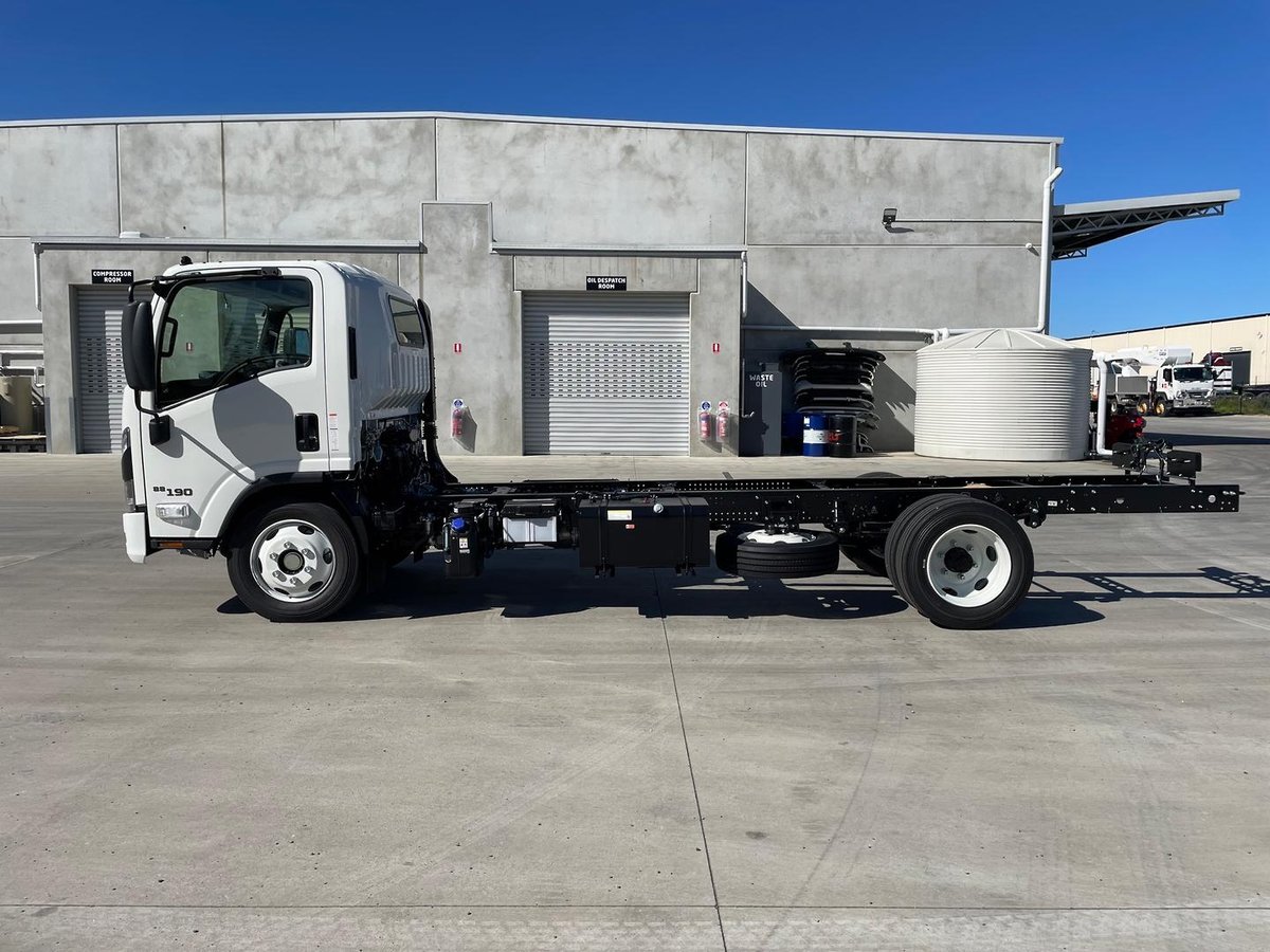 2026 Isuzu N Series image 4