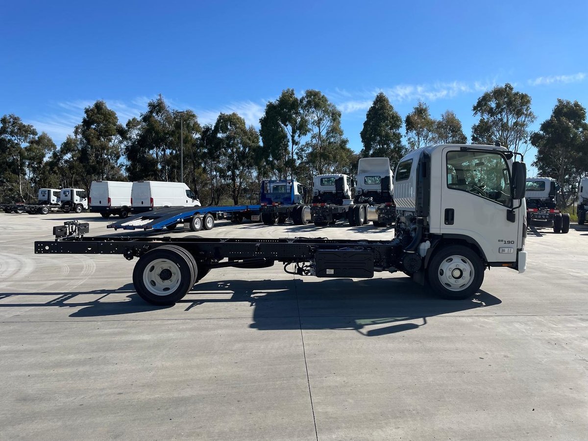2026 Isuzu N Series image 8