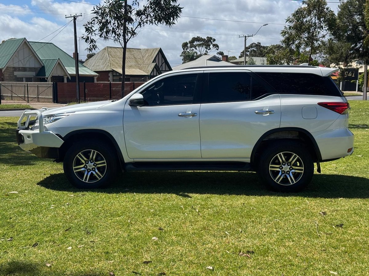 2018 Toyota Fortuner GXL GUN156R 4X4 Dual Range image 3