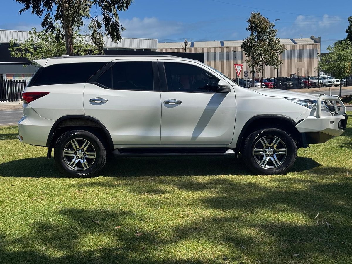 2018 Toyota Fortuner GXL GUN156R 4X4 Dual Range image 8