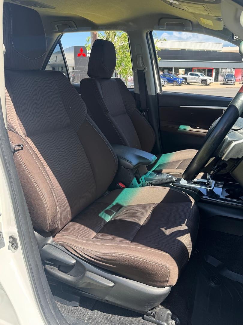 2018 Toyota Fortuner GXL GUN156R 4X4 Dual Range image 11
