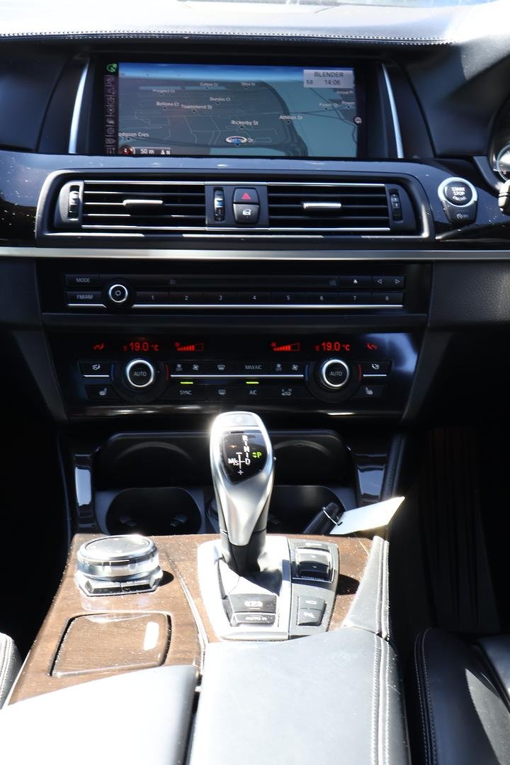 2016 BMW 5 Series 535d M Sport F10 LCI image 20