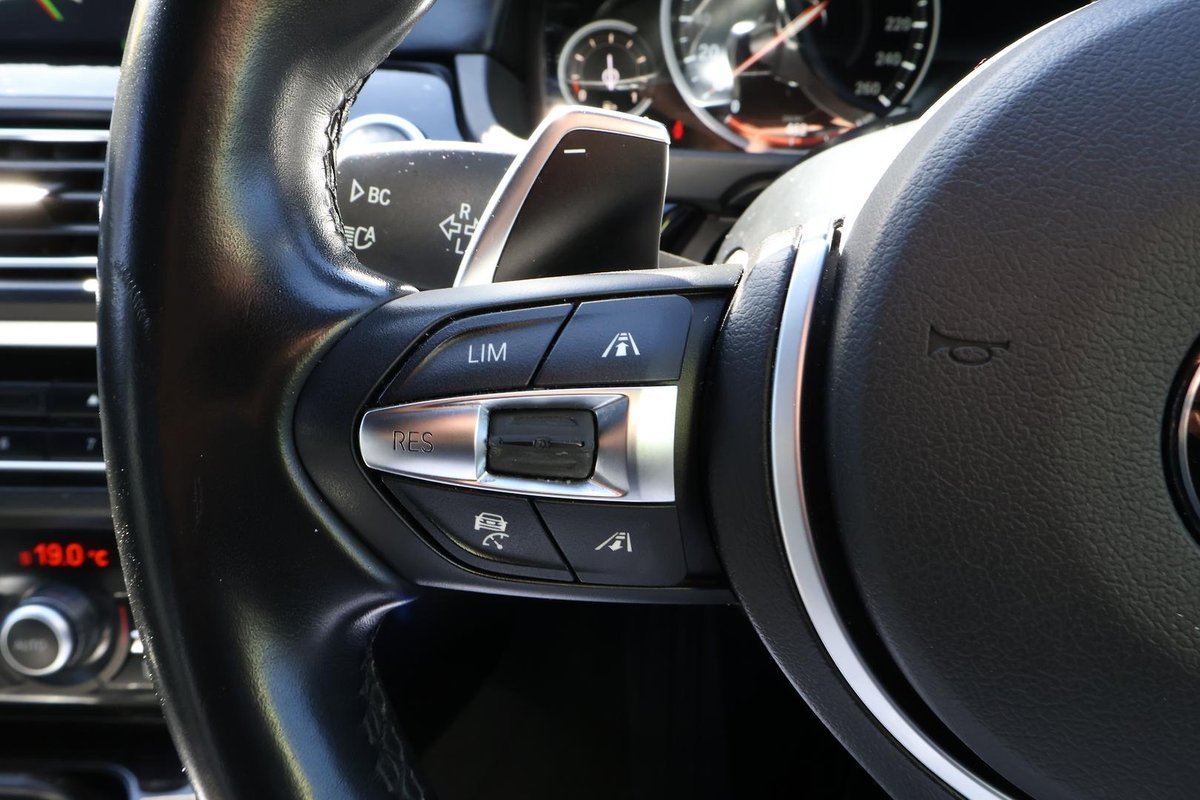 2016 BMW 5 Series 535d M Sport F10 LCI image 11