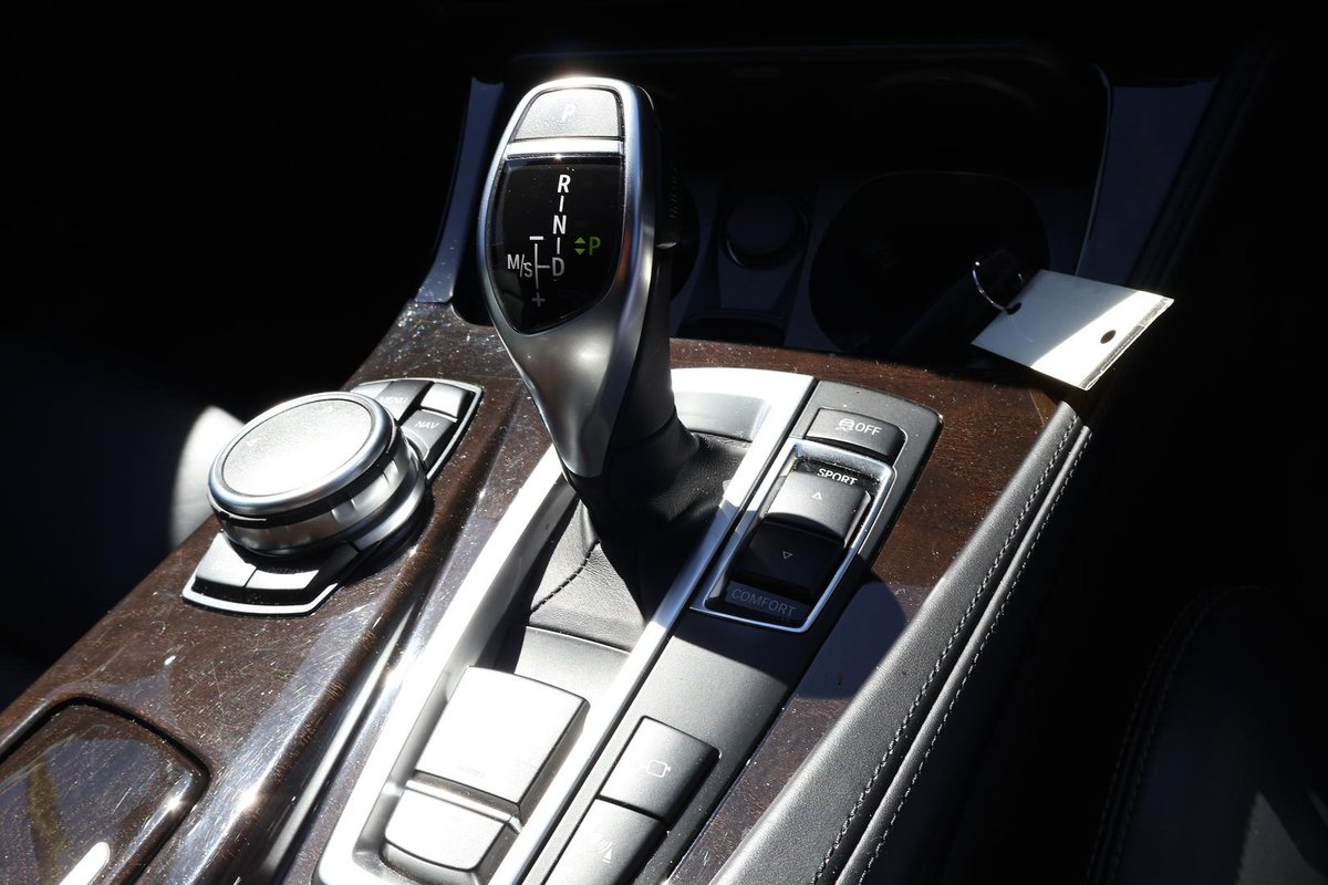 2016 BMW 5 Series 535d M Sport F10 LCI image 23