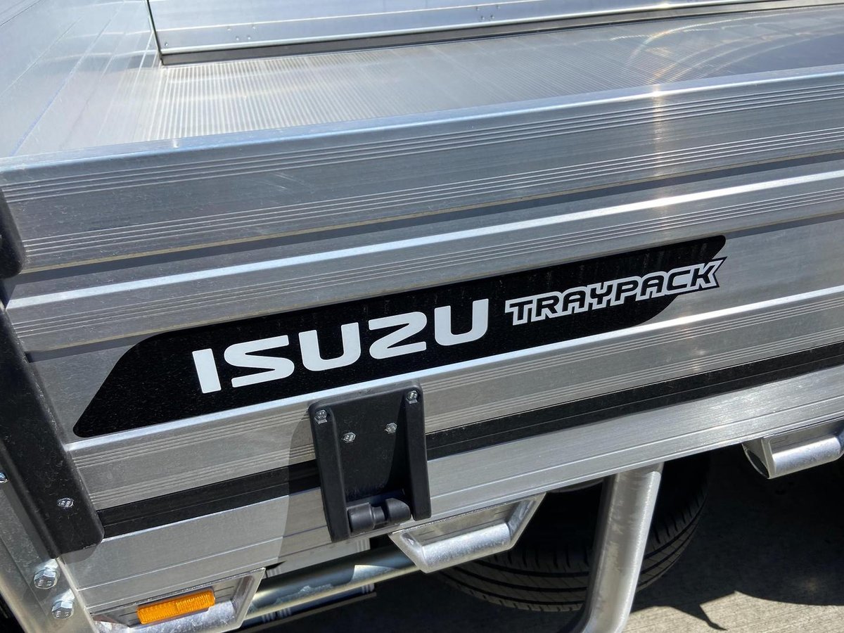 2026 Isuzu Nlr image 11