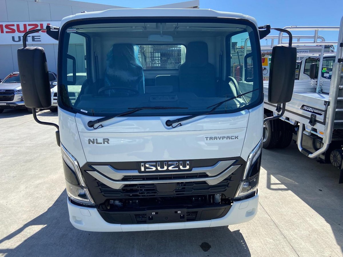 2026 Isuzu Nlr image 2