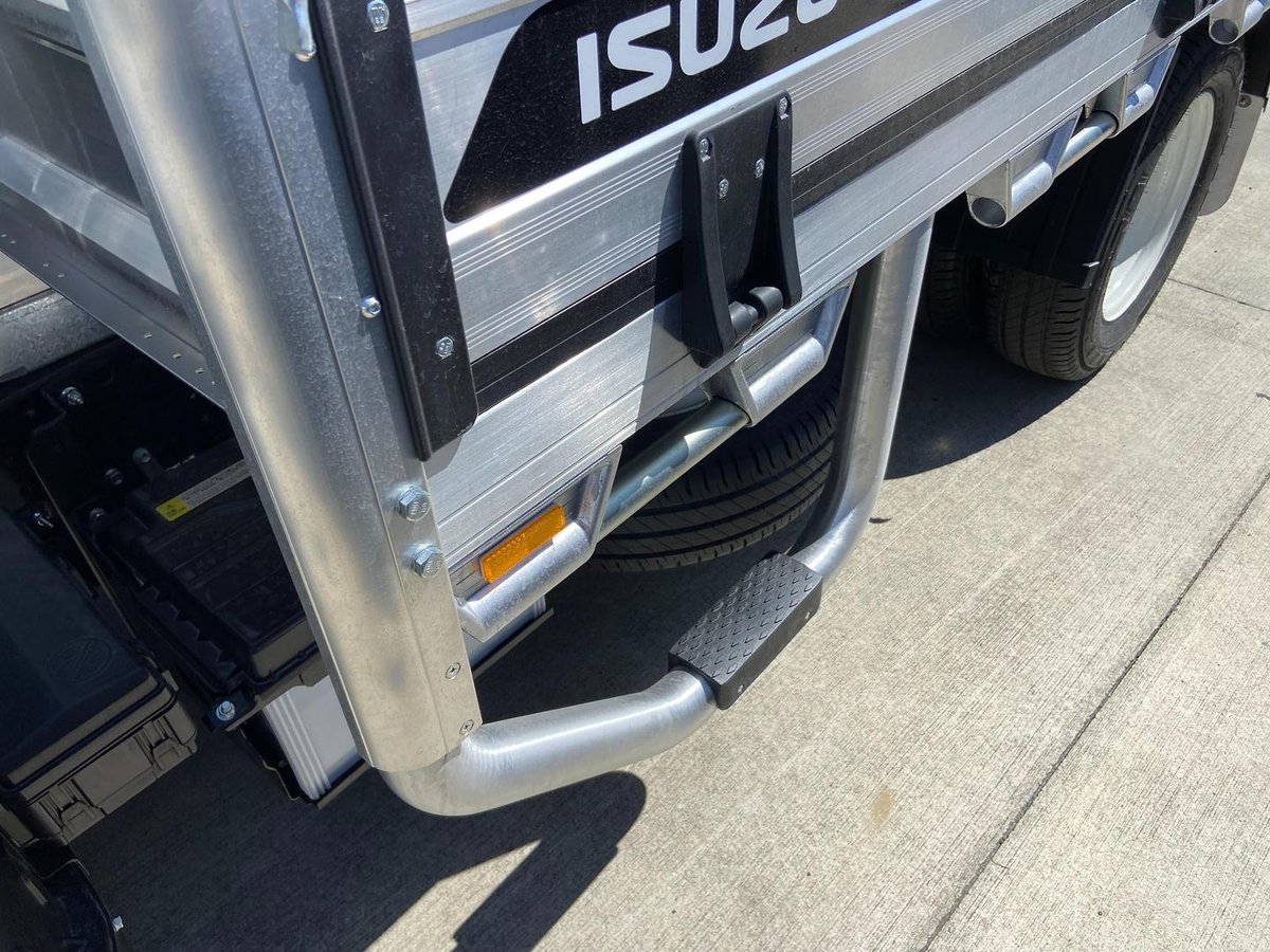 2026 Isuzu Nlr image 10
