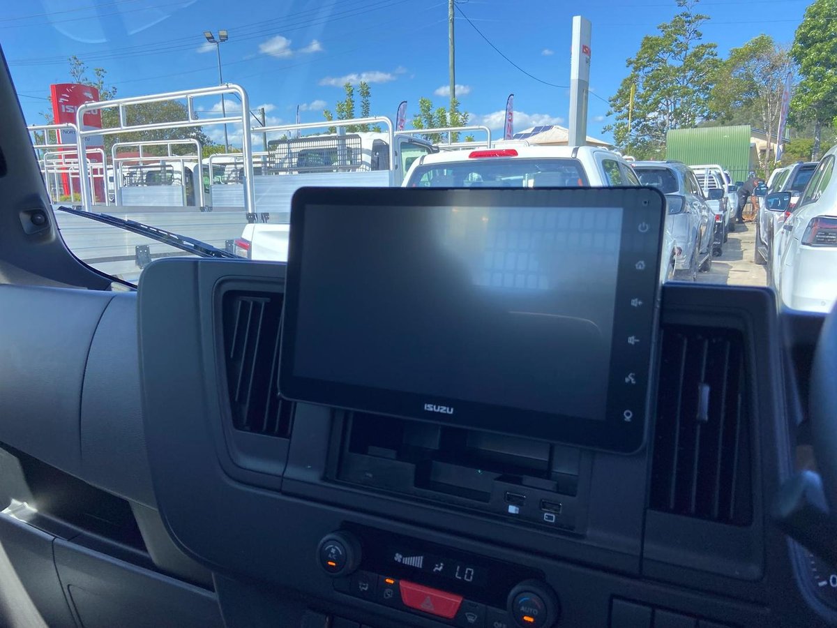 2026 Isuzu Nlr image 21