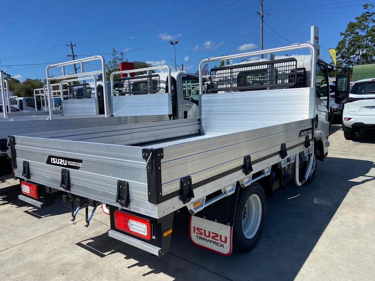 2026 Isuzu Nlr image 15
