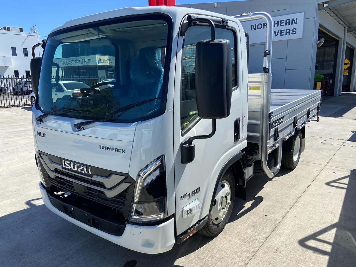 2026 Isuzu Nlr image 3
