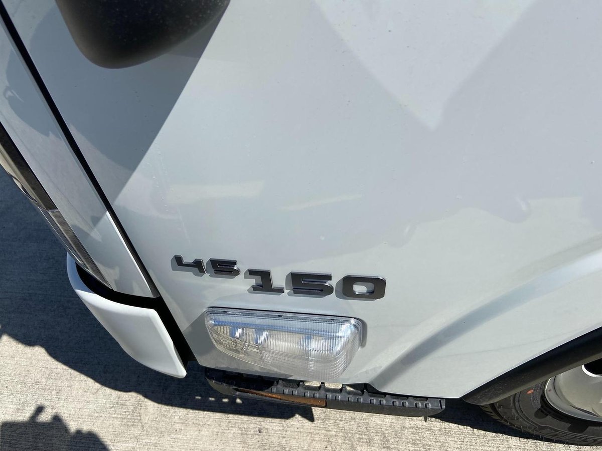 2026 Isuzu Nlr image 4