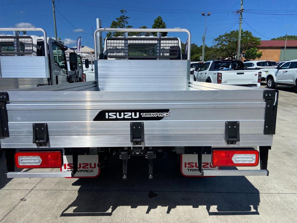 2026 Isuzu Nlr image 14