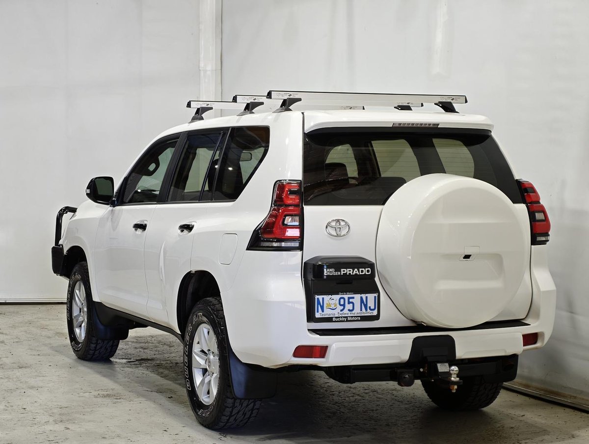 2018 Toyota Landcruiser Prado GX GDJ150R 4X4 Dual Range image 4