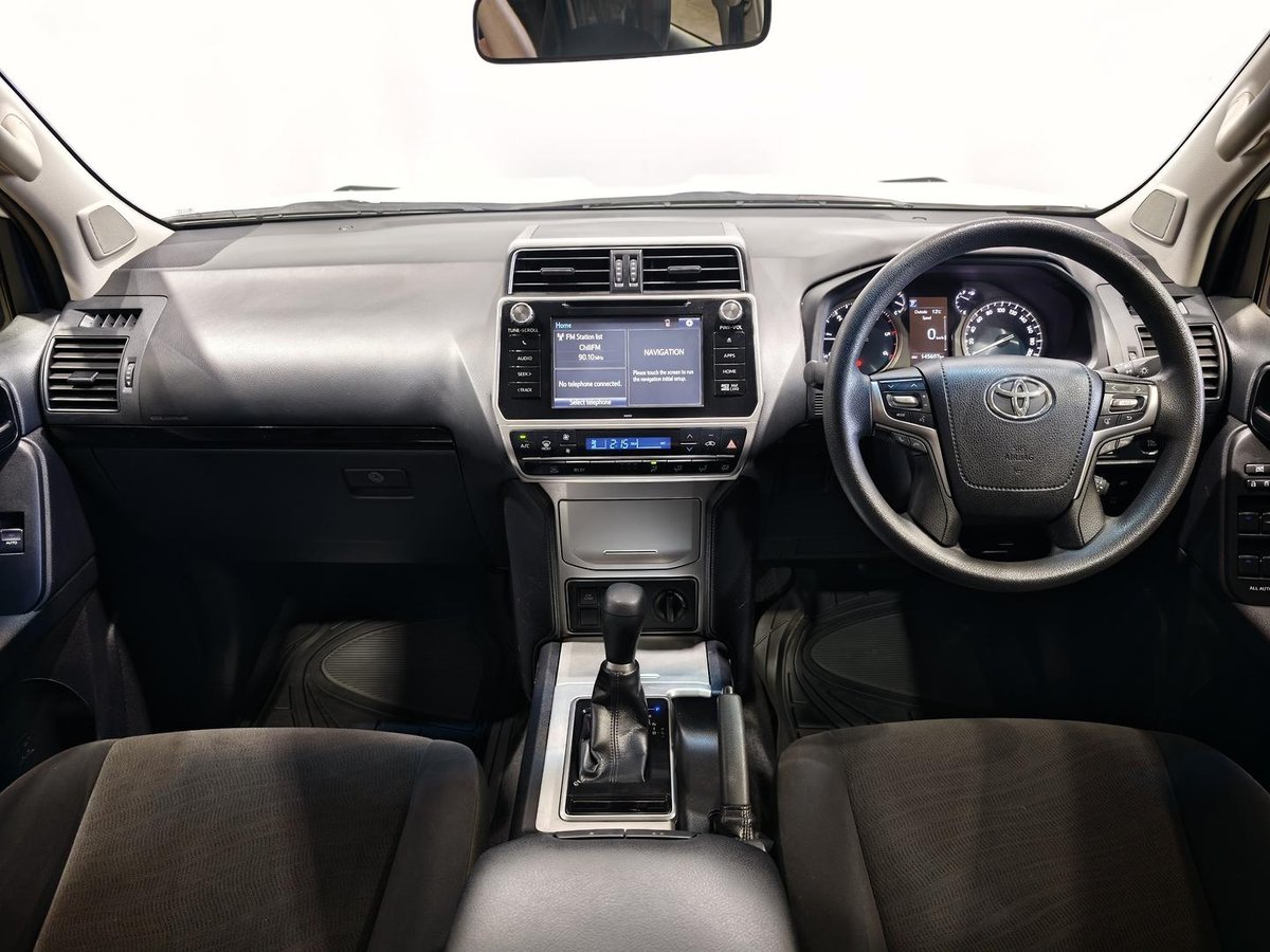 2018 Toyota Landcruiser Prado GX GDJ150R 4X4 Dual Range image 16