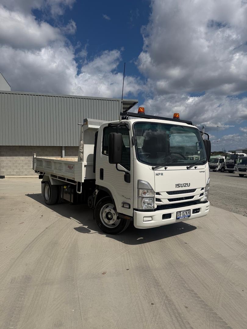 2024 Isuzu N Series image 11